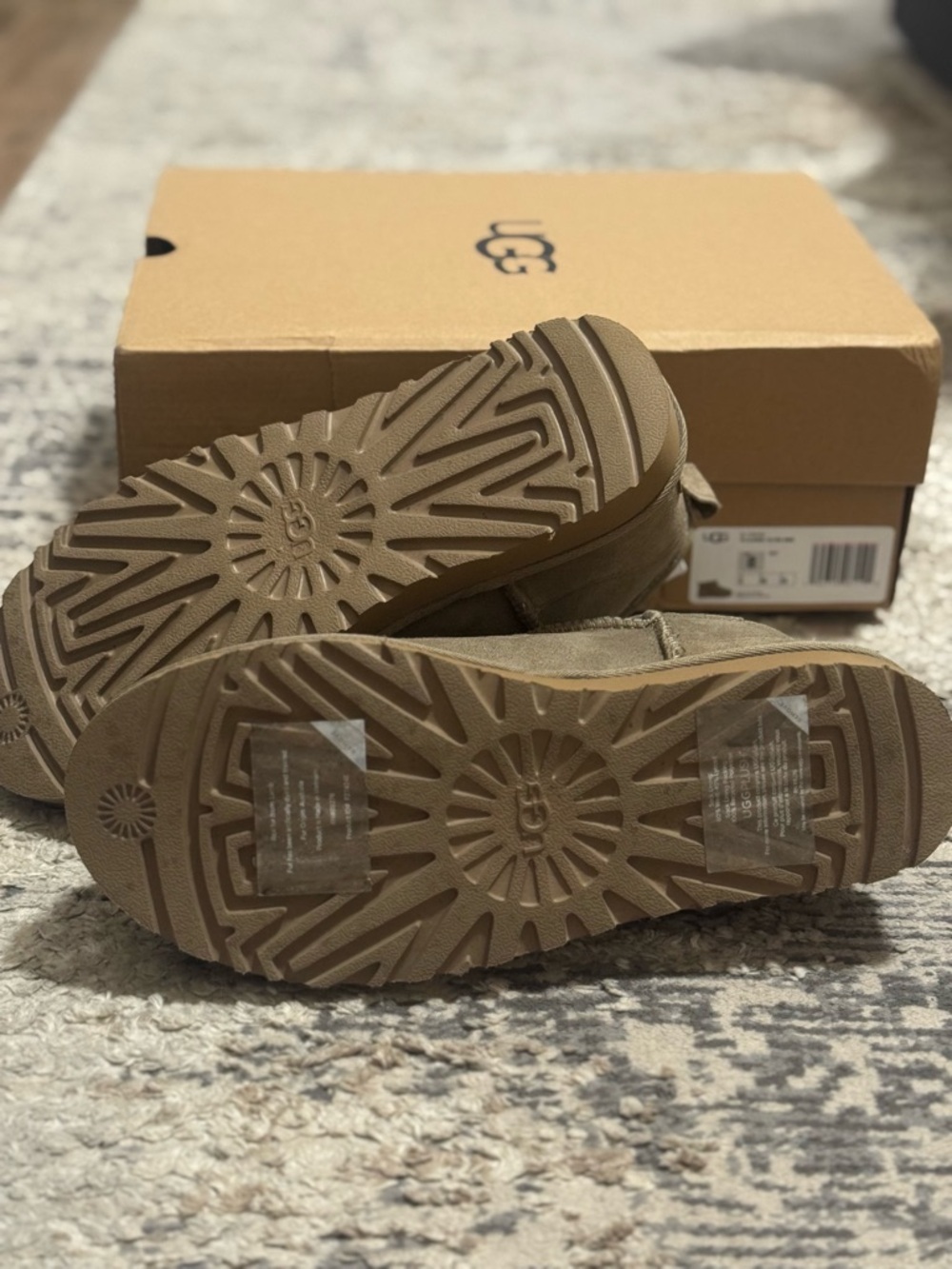 Ugg Ultra Mini - Picture 2 of 6